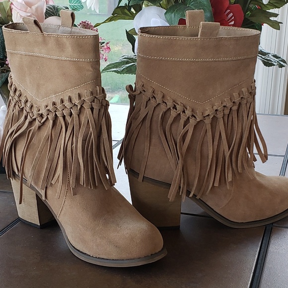 Shoes - Like new! Fringe tassel boots